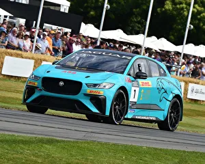 CM28 7589 Jaguar I-Pace eTrophy