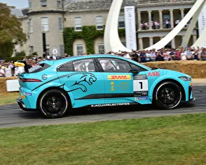 CM28 7726 Jaguar I-Pace eTrophy
