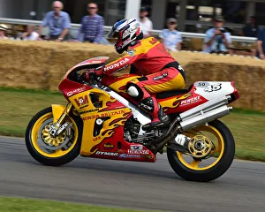 CM28 8825 Paul Ashton, Honda RC45