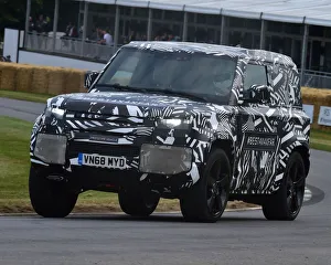 CM28 9801 The new Land Rover Defender