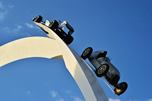 CM3 5093 Central feature, Mercedes AMG Petronas F1 W04, Mercedes-Benz W 25 Silver Arrow