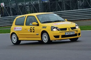 cm35 2499 harry sherrard renault clio cup 172