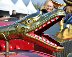 CM6 4166 Dragon mouthed horn on a Rolls Royce