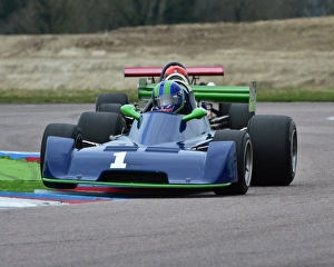 <b class=qtipBold><figcaption>CM6 8832 Jon Finch, Chevron B34</figcaption></b><br>Jon Finch, Chevron B34, Derek Bell Trophy, HSCC Easter Revival 2015. 4th April 2015, BARC, British Automobile Racing Club, circuit racing, Classic Racing Cars, Derek Bell Trophy, Easter Revival, Hampshire, historic racing cars, Historic Sports Car Club, HSCC, HSCC Easter Revival, HSCC Easter Revival 2015, motor racing, motorsport, nostalgia, racing cars, retro, Thruxton.<br><em>© ©2015 Chris McEvoy, all rights reserved, www.cjm-photography.co.uk</em> CM6 8832 Jon Finch, Chevron B34