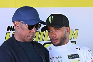 Round 4 Prints: CZ2_3772 Anthony Hamilton, Nicolas Hamilton, pre-race strategy talk.jpg