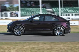 Manufacturer Experiential Run Prints: CZ3_2038 Porsche Macan.jpg